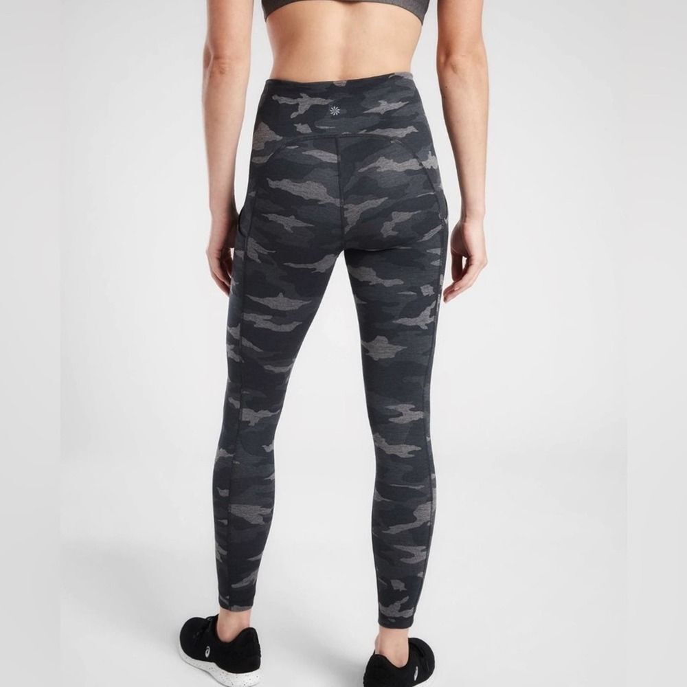 Athleta High Waisted Ultimate Camouflage 7/8 Length Tight Leggings XS